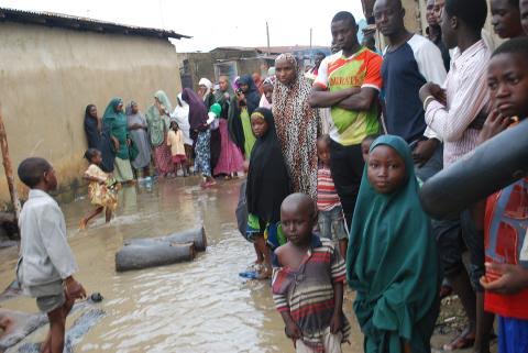 Hundreds of people  displaced by  flood across Northern Nigerian.  Photo: Mohammad Ibrahim/The AfricaPaper  