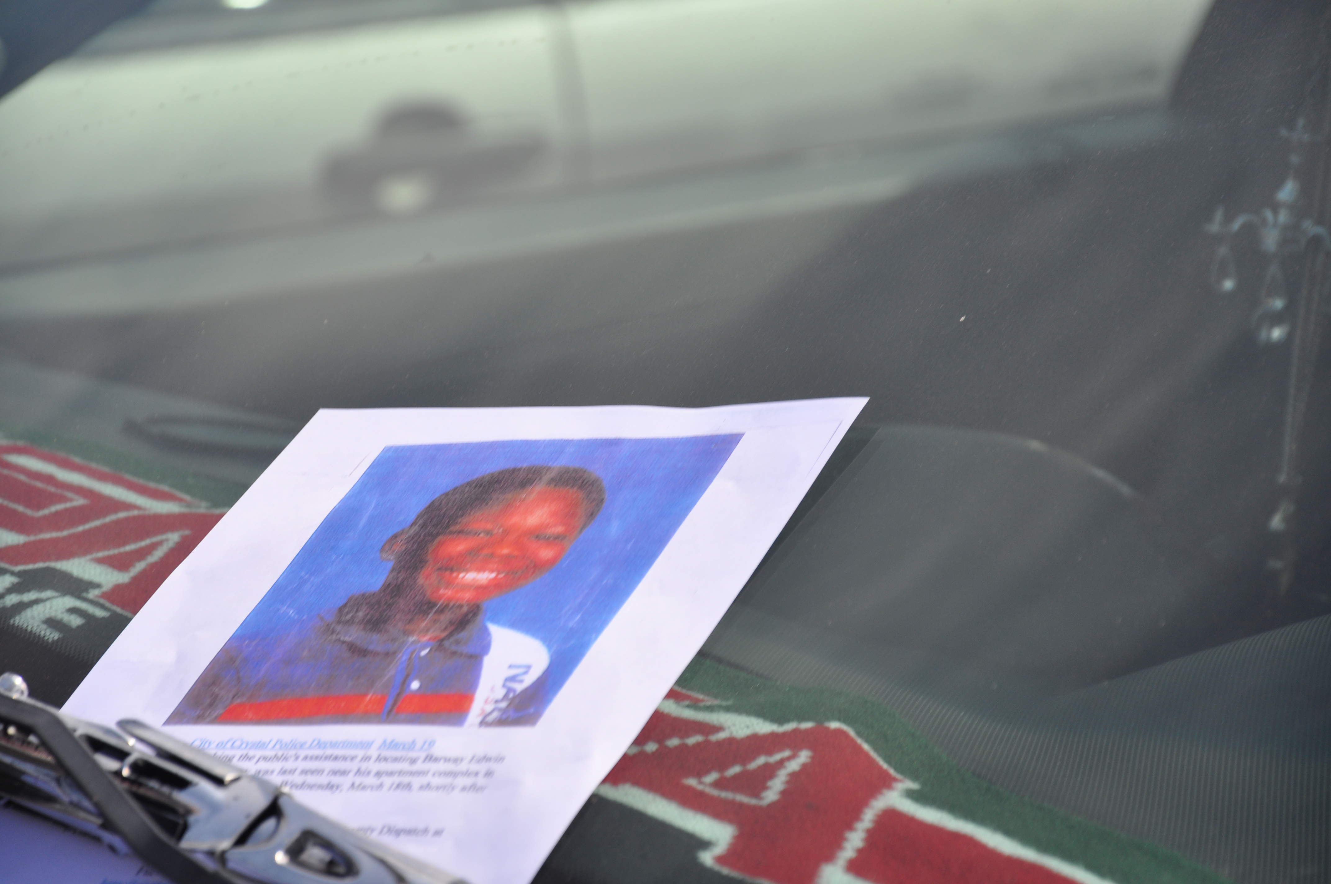 Searching for missing 10 year-old Barway Collins. All photos, Issa Mansaray, The AfricaPaper. (c) 2015.