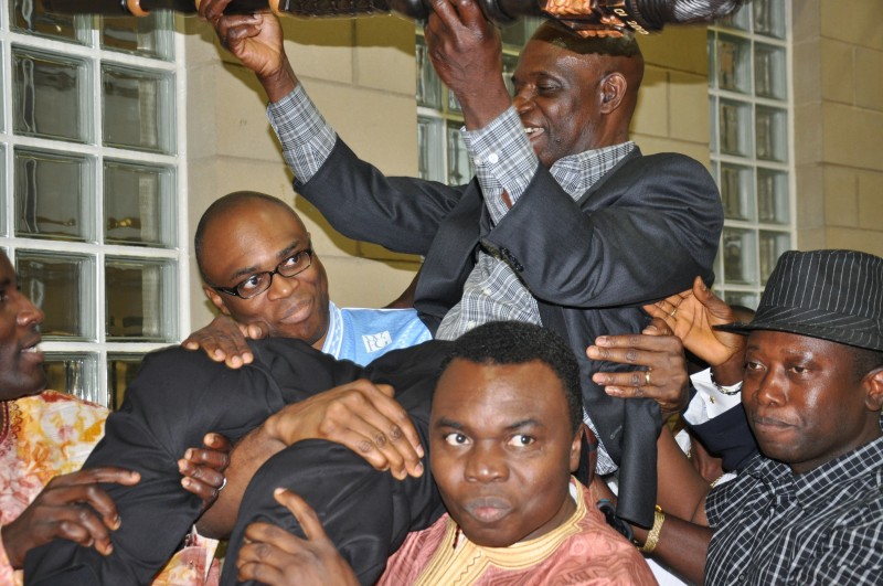 Mustapha Sheriff, Tegloma's new chairman carried high by members. Photo: (c) The AfricaPaper 