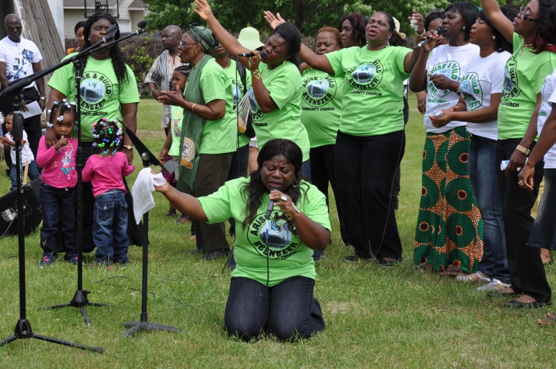ECC members praising God. Photo: The AfricaPaper/Issa Mansaray