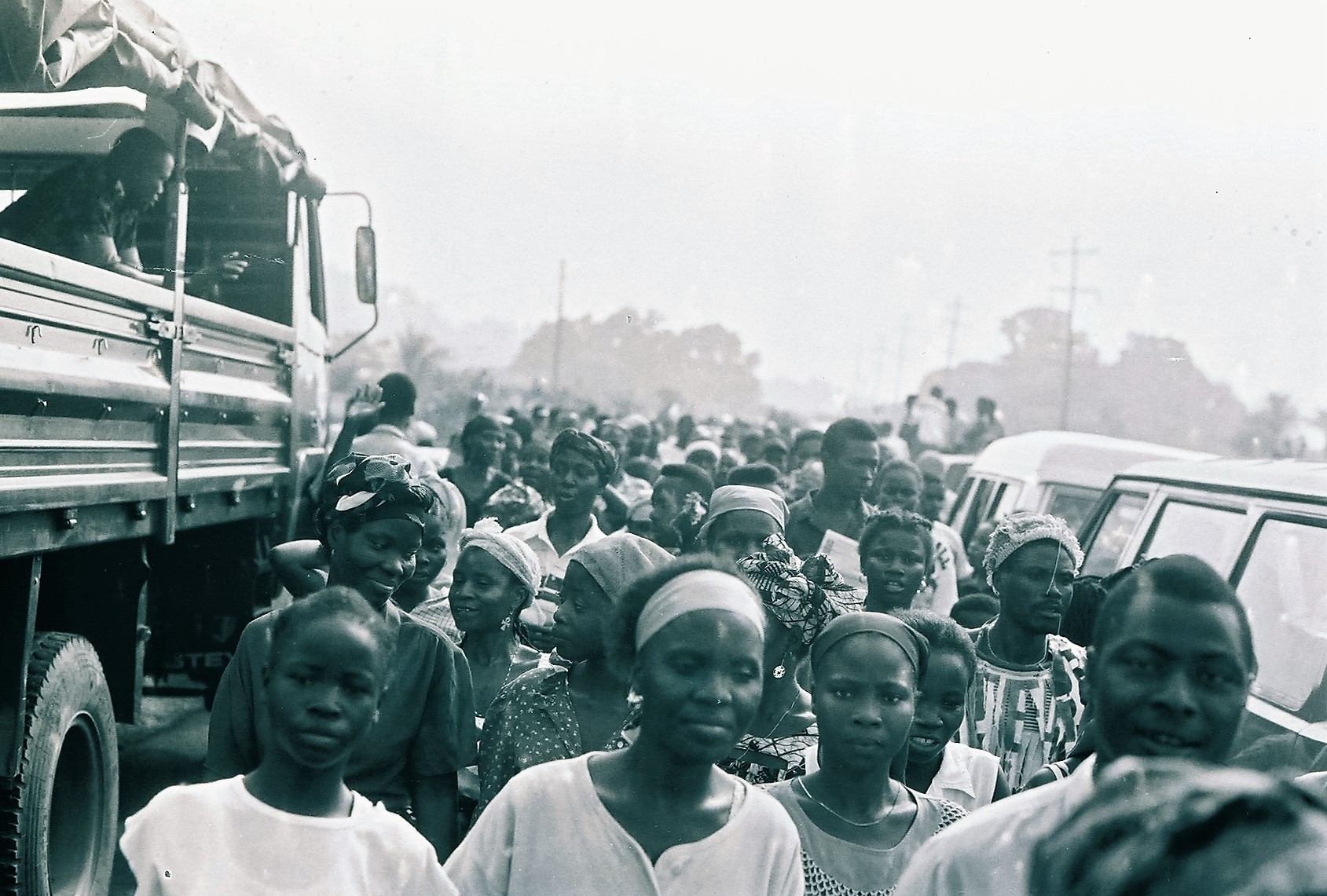 Thousands of Liberians trapped in then "Greater Liberia" flocked into the Mount Barclay buffer zone on the out-sketch of Monrovia in 1991. The await the official re-opening of the main Monrovia Kakata-Gbarnga Highways that connects the rest of the country to the capital. While some came eager to enter Monrovia to search for lost relatives separated the NPFL-AFL war into its second year. Many too advantage of this single act by the faction to seek respite from harassment and brutality by the NPFL. Others escape the faction's territories known as "Taylor Land." Former NPFL spokesperson-later Defense Minister Jucontee Thomas Woewiyu led a high-powered NPFL delegation to this elaborate event, accompanied by other NPFL officials including lawyer Francis Garlawolo, NPFL chief of staff Gen. Isaac Musa and the front's information minister, Joseph Wolobah Mulbah(not in this photograph). Photo: James K. Fasuekoi/The AfricaPaper 